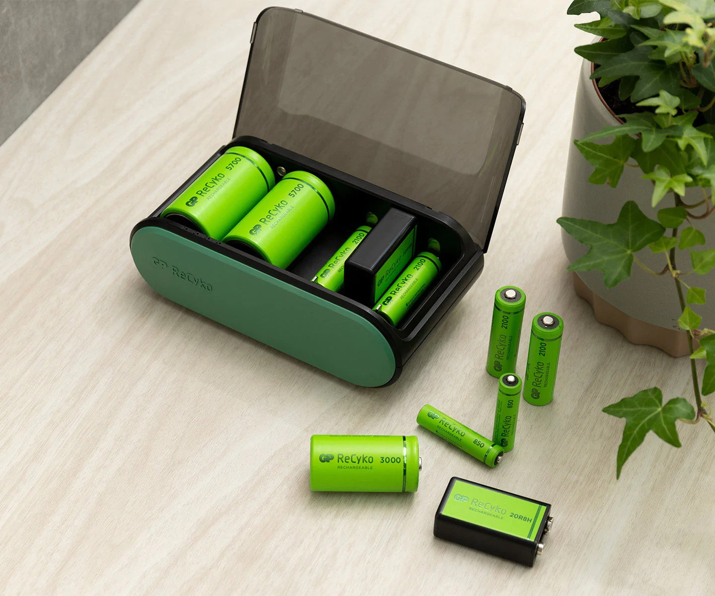 GP ReCyko Everyday Universal Charger